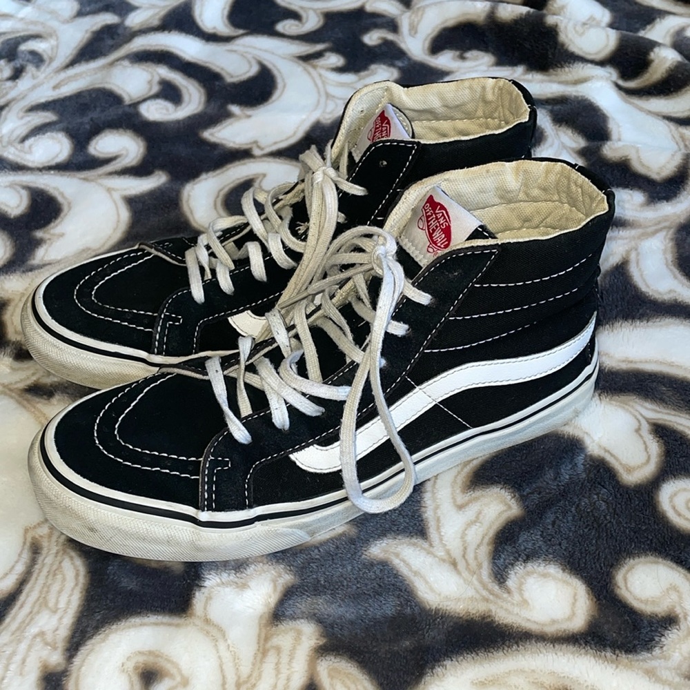 Men’s 6.5/Womens 8 Black Vans High tops